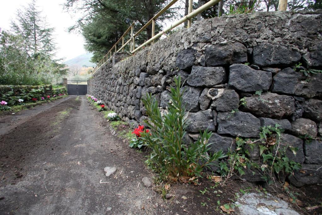 Casale Poggio Del Tiglio Guest House Viagrande Exterior photo